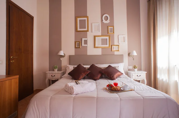 ห้องนอนของโรงแรม Ares — ภาพถ่ายสต็อก