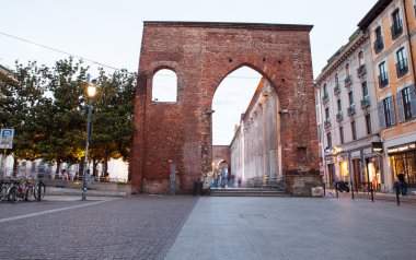 San lorenzo sütunlar, milan