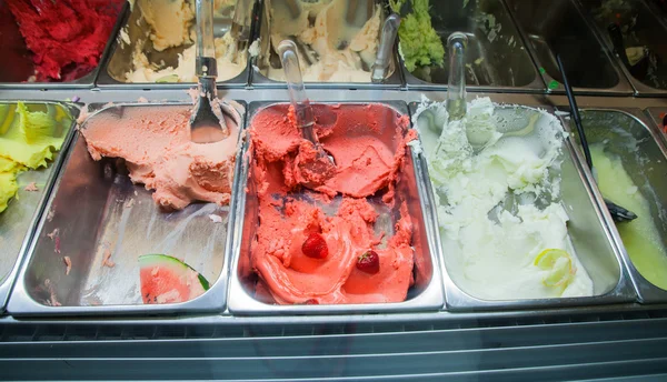Eper és görögdinnye fagylalt — Stock Fotó