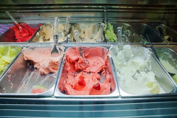 Eper és görögdinnye fagylalt — Stock Fotó