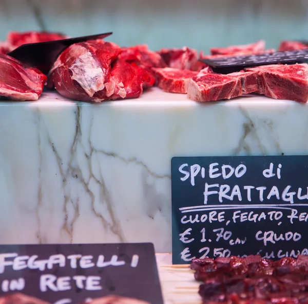Carne en la carnicería — Foto de Stock