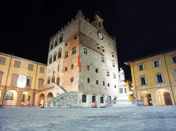 Vista nocturna de la Catedral de Prato —  Fotos de Stock