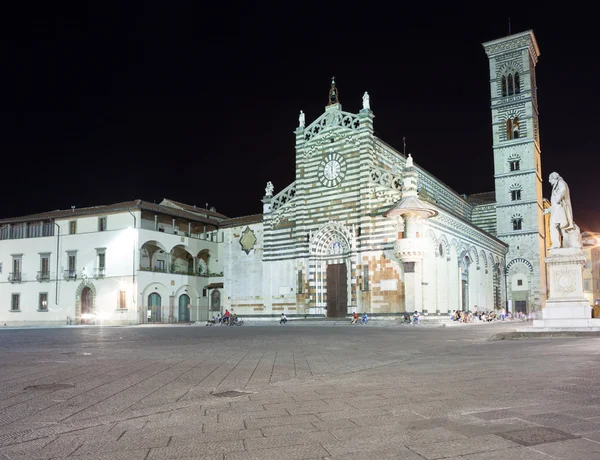 NightView av katedralen Prato — Stockfoto
