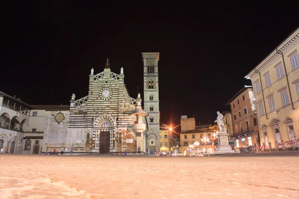Nachtansicht der Kathedrale von Prato — Stockfoto