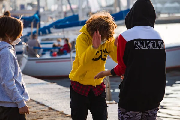 Trieste Ottobre Giovani Ragazzi Che Giocano Mani Battenti Vicino Mare — Foto Stock