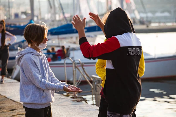 Trieste Italia Oktober Anak Anak Muda Bermain Bertepuk Tangan Samping — Stok Foto