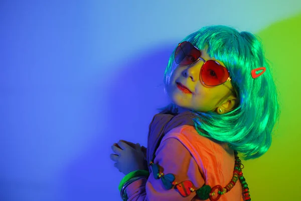 Glamour Little Girl Posing Photo Portrait While Wearing Colorful Wig — Stock Photo, Image