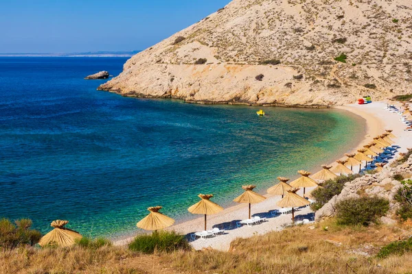 Sombrillas Paja Hermosa Playa Oprna Isla Krk Croacia —  Fotos de Stock