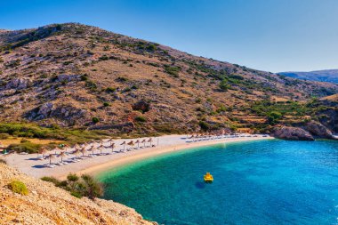 Hırvatistan 'ın Krk adasının Adriyatik Koyu' ndaki güzel Oprna plajı manzarası