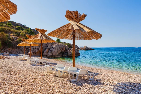 Vista Las Sombrillas Paja Hermosa Playa Oprna Bahía Adriática Isla —  Fotos de Stock