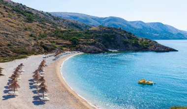 Hırvatistan 'ın Krk adasının Adriyatik Koyu' ndaki güzel Oprna plajı manzarası