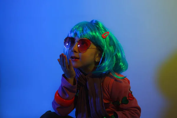 Little Girl Blowing Kiss Wearing Colorful Wig Heart Shaped Sunglasses — Stock Photo, Image