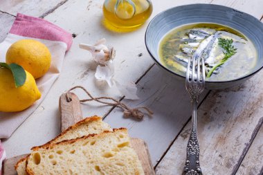 Limon suyunda marine edilmiş ançüez zeytinyağı sarımsak ve maydanozlu. Geleneksel Akdeniz yaz foo 'su