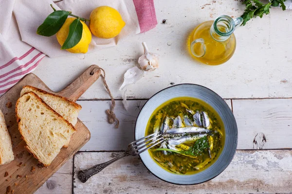 Colocação Plana Anchovas Marinadas Suco Limão Com Alho Azeite Salsa — Fotografia de Stock