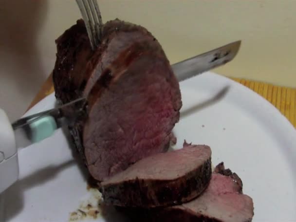 Elektromos Késsel Pörkölt Húst Vágja Fel — Stock videók