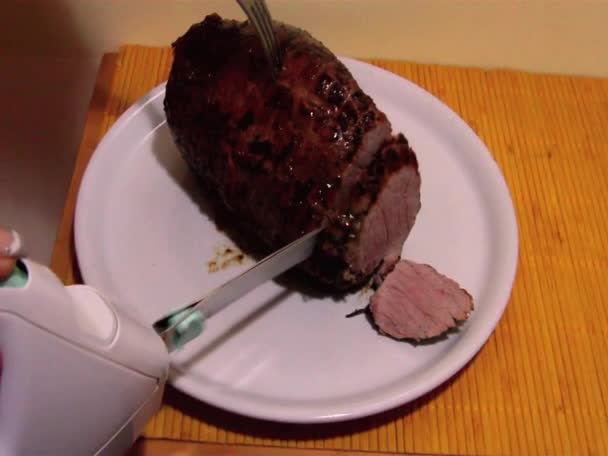 Elektromos Késsel Pörkölt Húst Vágja Fel — Stock videók