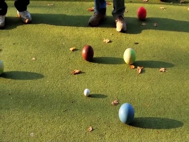 Game Ballen Het Nep Gras — Stockvideo