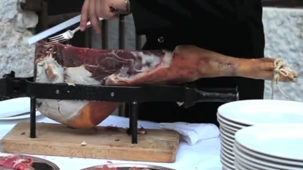 Kyparen Medan Skivning Jamon Spansk Skinka — Stockvideo