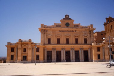 İtalya, Agrigento 'daki tren istasyonu sarayının manzarası