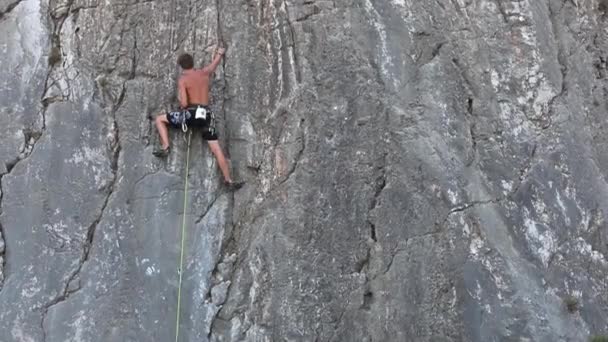 Joven Escalador Roca Sistiana Trieste — Vídeos de Stock