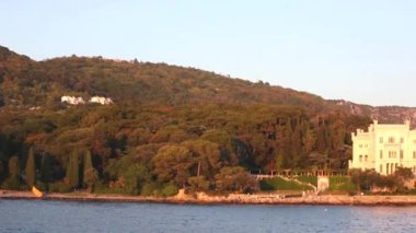 Trieste 'deki Miramare kalesinin manzarası