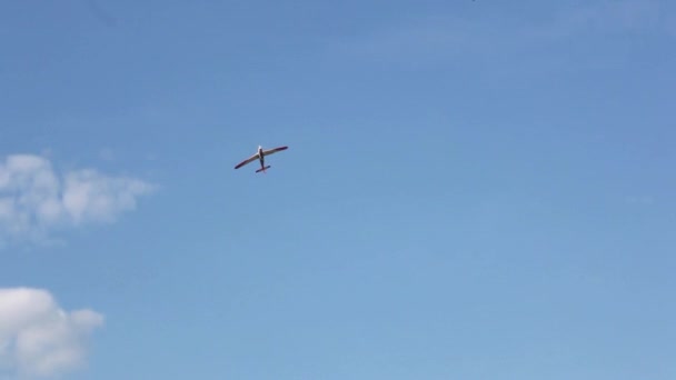 Zicht Aerobatics Vliegtuig Blauwe Lucht — Stockvideo