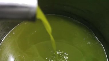 Zeytin yağı çıkarma sırasında değirmen