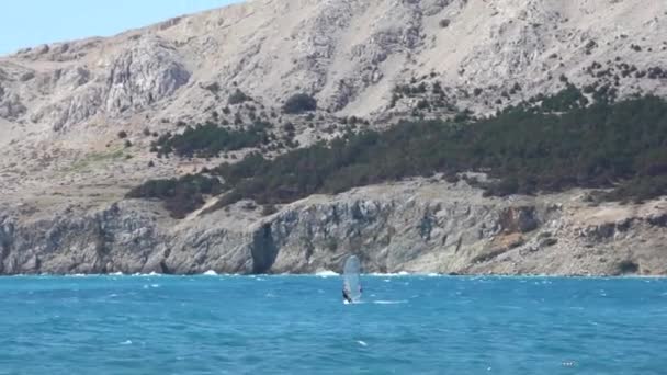 Виндсерфингисты Море Башка Остров Крк Хорватии — стоковое видео