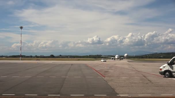 Blick Auf Die Landebahn Flughafen Triest — Stockvideo