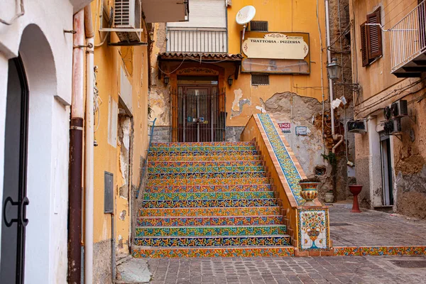 Vista Una Escalera Decorada Con Baldosas Típicas Sicilianas Porto Empedocle —  Fotos de Stock