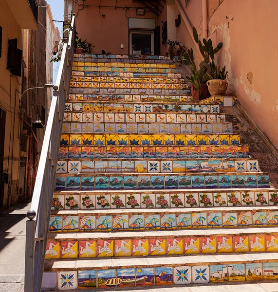 Vista Una Escalera Decorada Con Baldosas Típicas Sicilianas Porto Empedocle — Foto de Stock