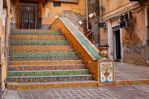 Vista Una Escalera Decorada Con Baldosas Típicas Sicilianas Porto Empedocle —  Fotos de Stock