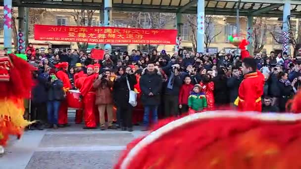 Emberek Kínai Újévi Felvonuláson 2013 — Stock videók