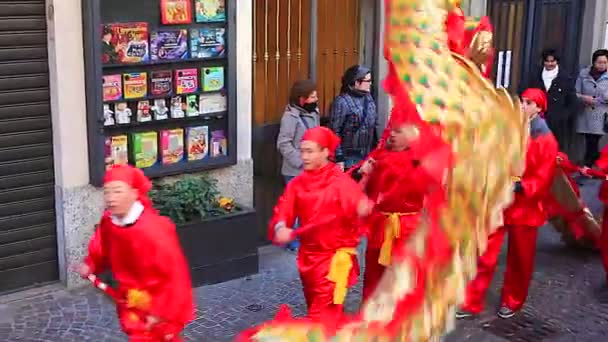 Menschen Bei Der Parade Zum Chinesischen Neujahr 2013 — Stockvideo