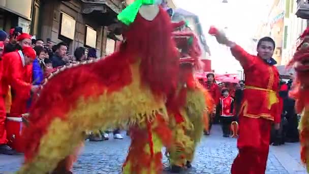 Menschen Bei Der Parade Zum Chinesischen Neujahr 2013 — Stockvideo