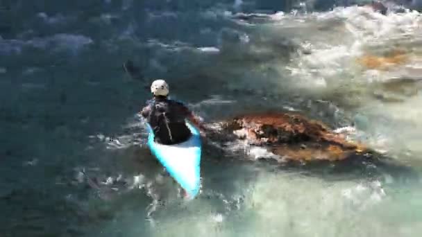 Kayak nel fiume Soca — Video Stock