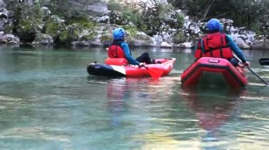 Soca nehrinde kayak yaparken