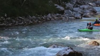 Soca nehrinde kayak yaparken