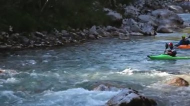 Soca nehrinde kayak yaparken