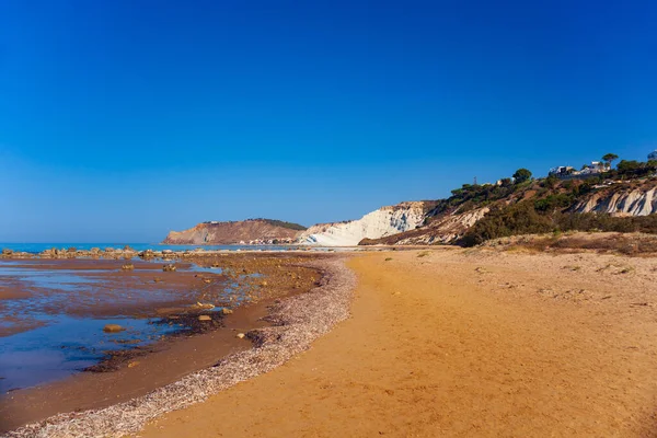 Widok Wapiennych Białych Klifów Plażą Scala Dei Turchi Języku Angielskim — Zdjęcie stockowe