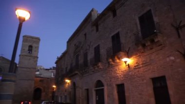 Assoro, Sicilya 'daki Basilica di San Leone manzarası. İtalya