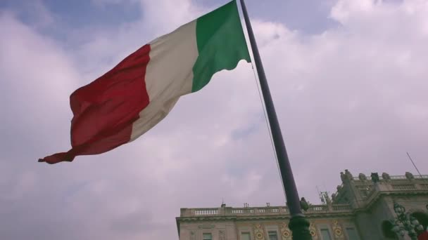 Bandeira Italiana Acenando Vento — Vídeo de Stock