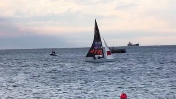 Trieste Italien Oktober 2017 Segelboote Bei Sonnenuntergang Während Der Barcolana — Stockvideo