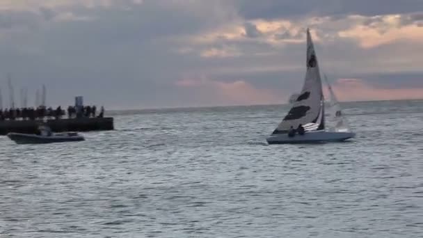 Trieste Italien Oktober 2017 Segelboote Bei Sonnenuntergang Während Der Barcolana — Stockvideo