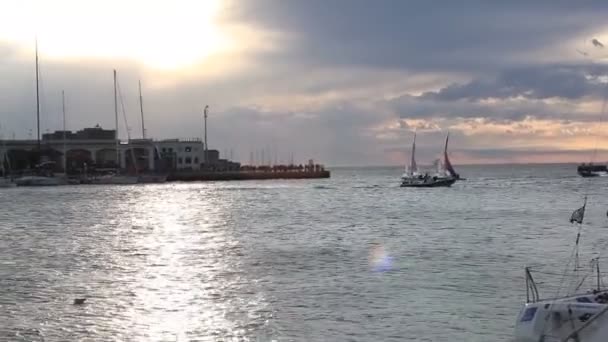 Trieste Italien Oktober 2017 Segelboote Bei Sonnenuntergang Während Der Barcolana — Stockvideo