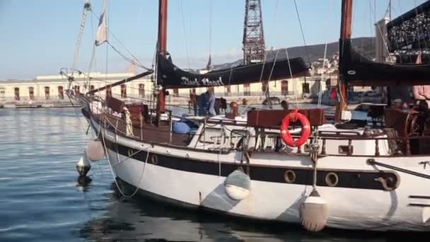 Trieste Italië Oktober 2017 Zeilboten Geparkeerd Pier Voor Start Van — Stockvideo