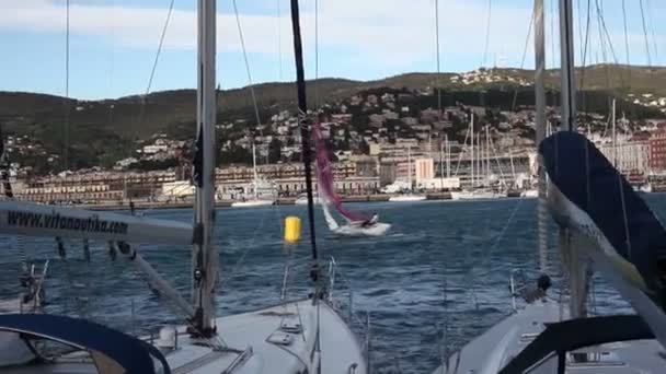 Trieste Italia Ottobre 2017 Barche Vela Parcheggiate Nel Molo Prima — Video Stock