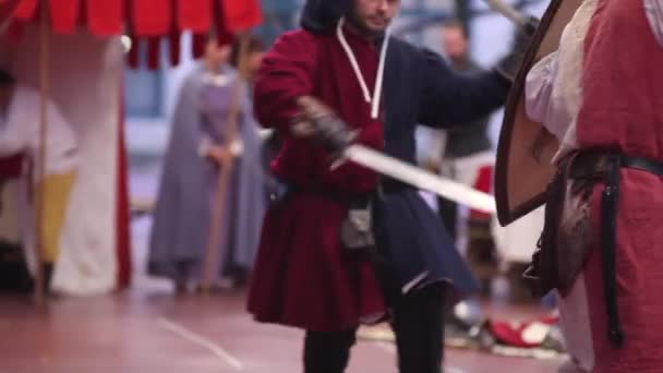 Trieste Italië November Zicht Krijgers Historische Enactment Van Middeleeuwse Strijd — Stockvideo