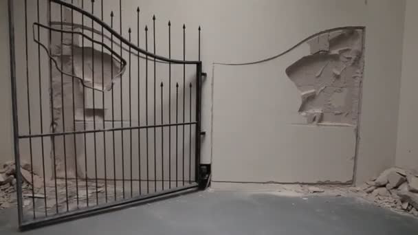 ヴェネツィア イタリア 5月09 2019年5月09日にヴェネツィアビエンナーレの第58回国際美術展中に中央パビリオンで公開されたシルパ グプタによるインスタレーション — ストック動画