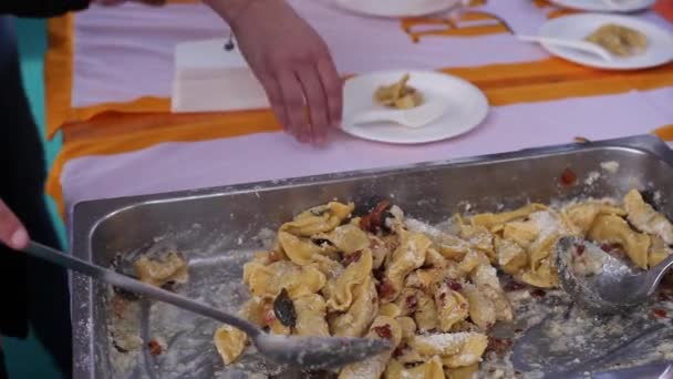 Chef Cocinando Casonsei Pasta Peluche Italiana Originaria Brescia Ciudades Bérgamo — Vídeos de Stock